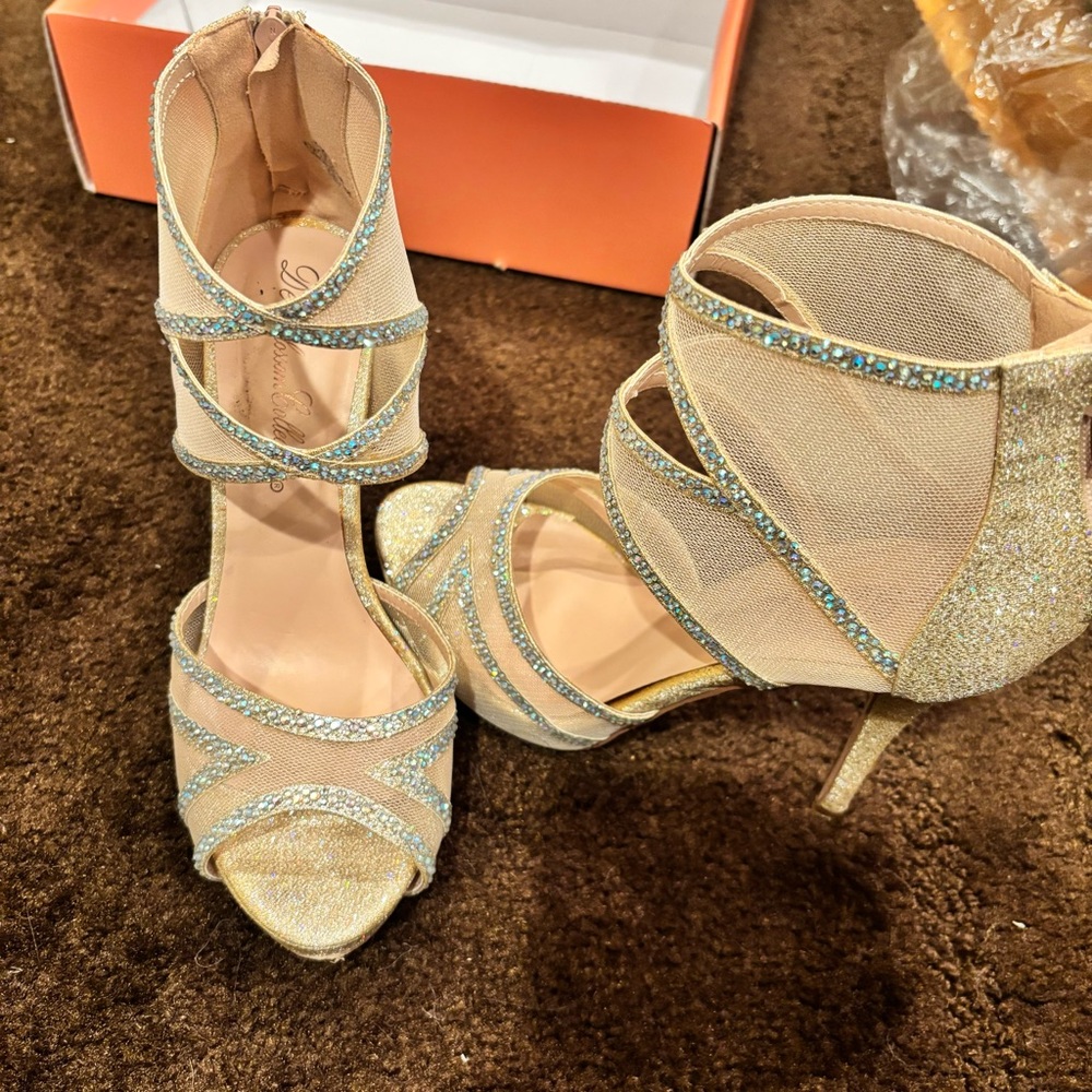 Heels - Picture 5 of 9